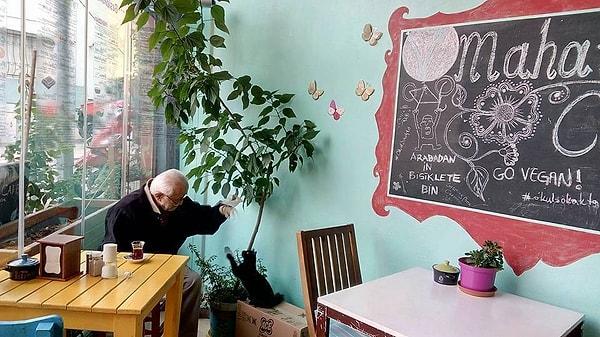 1. Mahatma Cafe