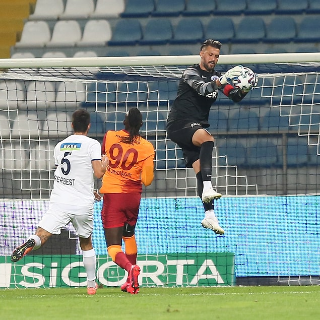 İlk yarı 1-0 Kasımpaşa üstünlüğüyle sona erdi.