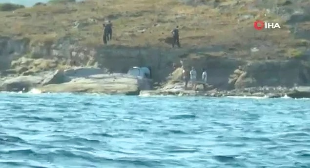 12. Bir grup erkeğin Bodrum'da çırılçıplak denize girip cinsel ilişkiye girmesi...