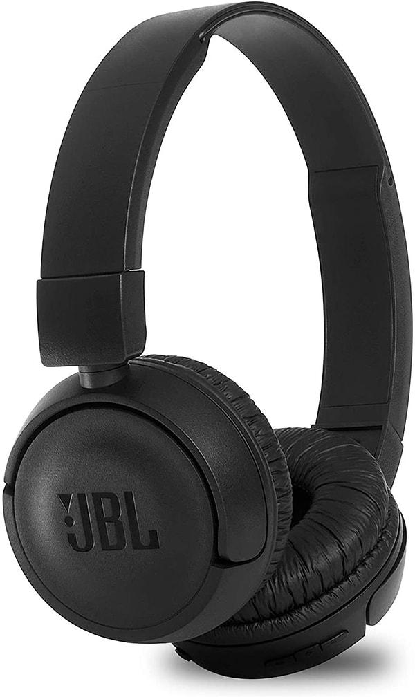 4. İster kendinize ister hediye olarak alabileceğiniz kaliteli bir bluetooth kulaklık arıyorsanız, JBL marka kulak üstü kulaklığı şu anda 73 TL indirimle alabilirsiniz.