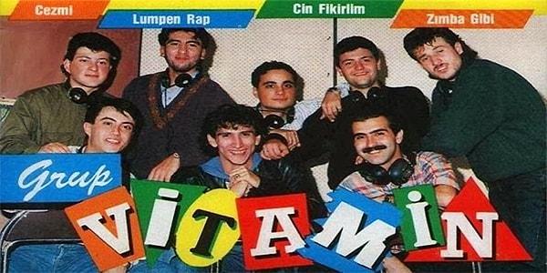 Türkçe pop müzik öğelerini absürd komediyle buluşturan Grup Vitamin, 1990 yılında Gökhan Semiz, Emrah Anul ve Selçuk Aksoy tarafından İstanbul'da kuruldu.