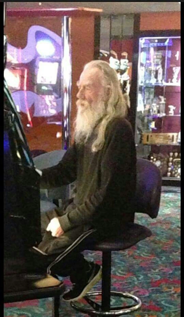 "Gandalf'ın ikizini poker makinelerinde oynarken gördüm."