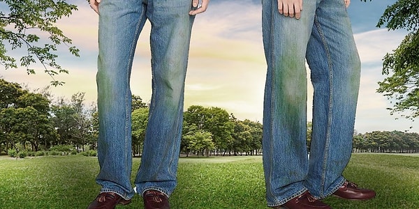 Джинсы с зелеными пятнами от травы стоимостью 1200 долларов в коллекции этого года заставляли постоянно говорить о бренде.