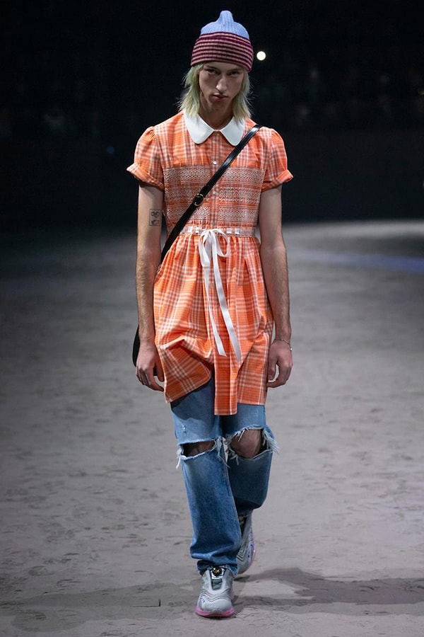 Мужские платья нового сезона Gucci, стоимость которых составляет 2600 долларов, призваны разрушить гендерные стереотипы.