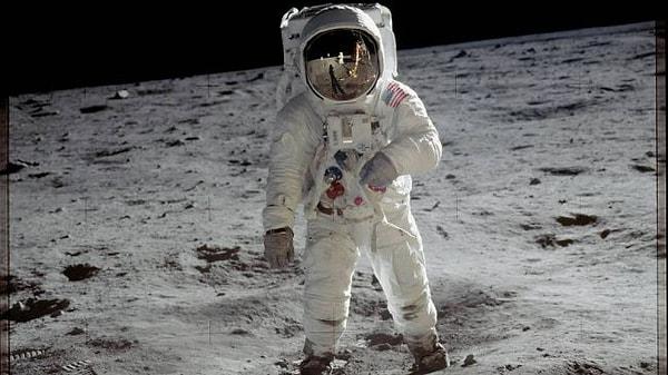10. Ay görevi sırasında görevin başarısız olması ya da Armstrong ve Aldrin'in Ay'da mahsur kalması durumunda okunacak konuşmalar hazırlanmıştı.