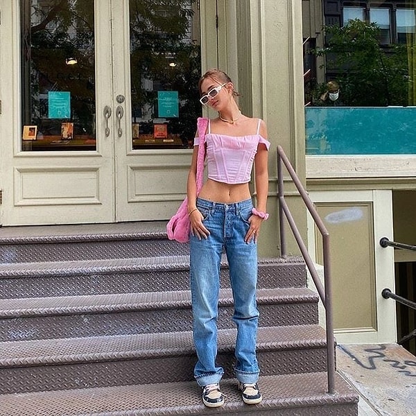 9. Джинсы прямого кроя с заниженной талией.