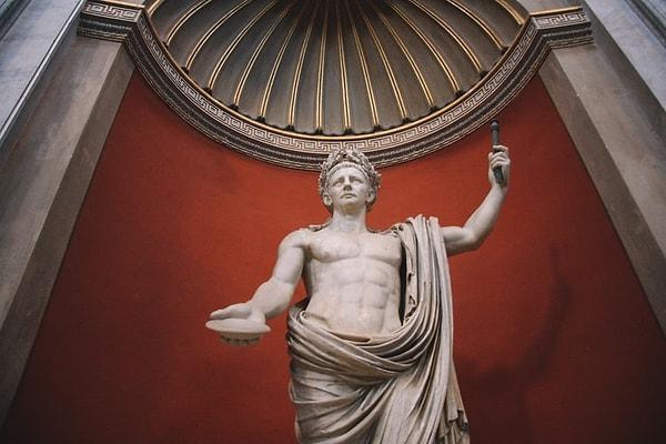 3. Augustus Caesar yaşamış en zengin adamdı. Enflasyon hesaplanırken bile 46 trilyon serveti vardı.