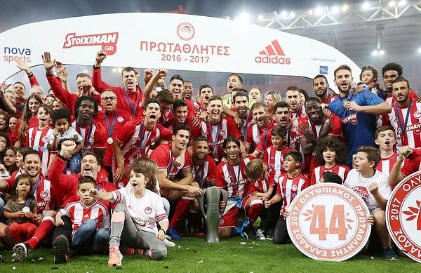 15. Olympiakos FC / 25 kupa
