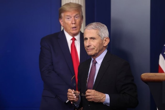 Dr. Fauci: 'Beyaz Saray'daki Vakalar Önlenebilirdi, Trump Kurallara Uymadı'