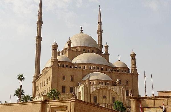 7. Yapımı 1848'de tamamlanan bu tarihi cami sence hangi ülkede?
