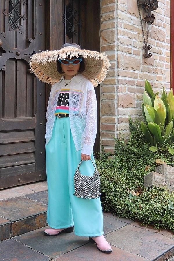 Japonya'da yaşayan dokuz yaşındaki Coco, 635 bin takipçisi olan hesabında modayı takip eden kombinleriyle fotoğraf paylaşıyor.