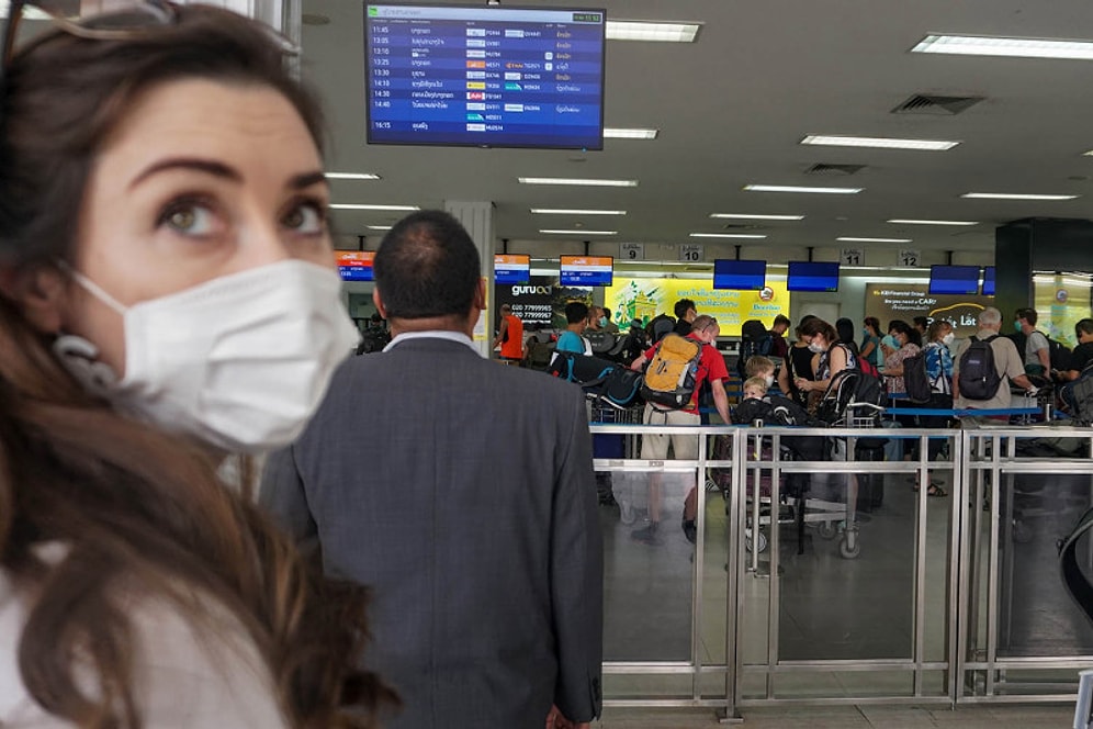 В Англии начали выдавать первые в мире паспорта COVID-19