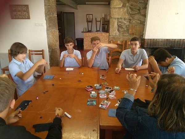 Шитье, обязательный навык в жизни, также является частью программы