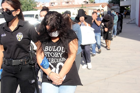 Swinger Partisine Katılan Su Tesisatçısı, Kendisini Diş Hekimi Olarak Tanıtıp Çiftleri Dolandırmış