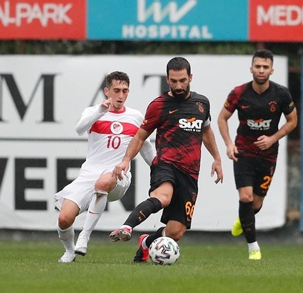 Ümit Milli Takım ile Galatasaray Florya Metin Oktay Tesisleri'nde özel maçta karşı karşıya geldi.