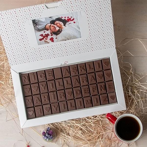 17. Kendi mesajınızı oluşturabileceğiniz fotoğraflı bir çikolata kutusuna ne dersiniz?