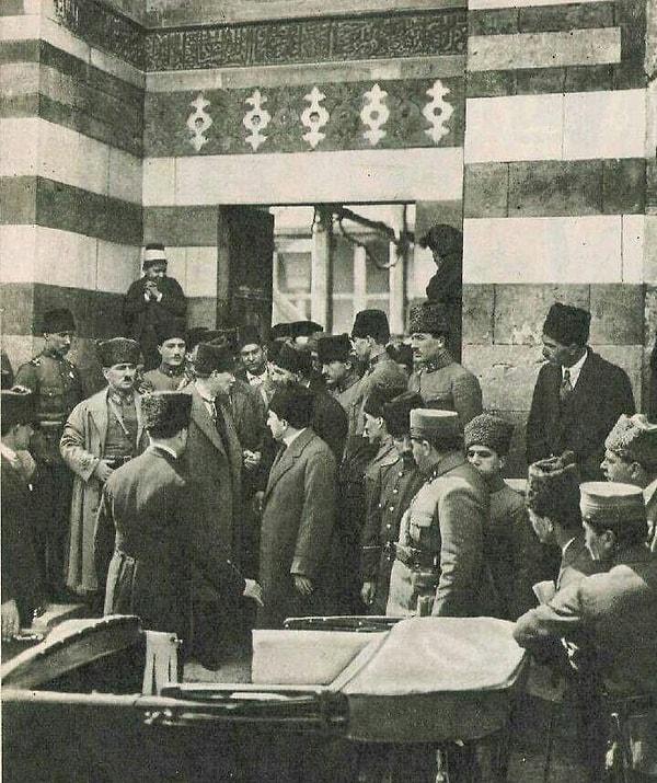 Bunun yanında 1929 ekonomik buhranının yurda etkilerini görmek isteyen Gazi'nin özellikle dikkat ettiği başka bir husus da Türk Ocakları'nın çalışmalarıdır.