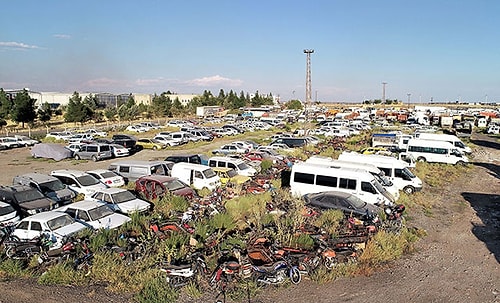 Diyarbakır'da Yediemin Otoparklarında Bulunan Araçlar Çürüyor