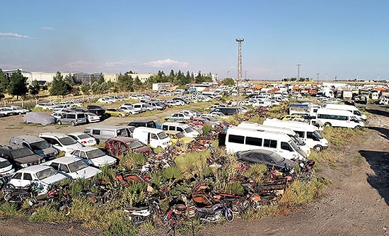 Diyarbakır'da Yediemin Otoparklarında Bulunan Araçlar Çürüyor