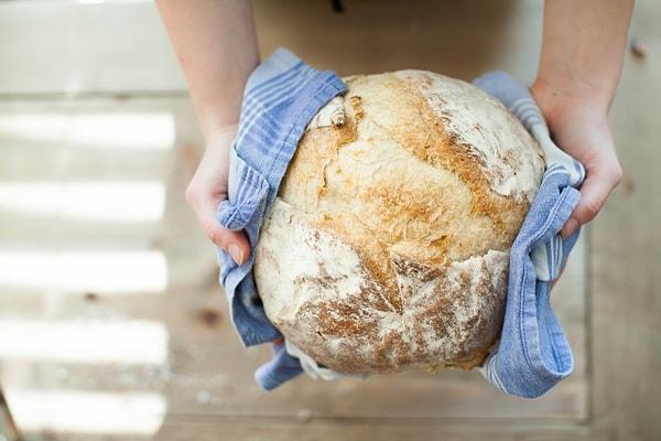 10. Evde kalmaktan sıkılan herkes evde ekmek yapmaya başladı.