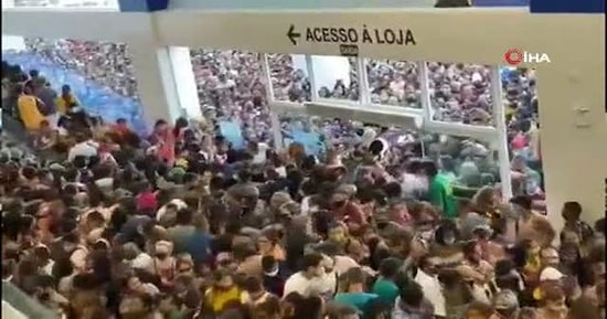 Koronavirüs Salgınından En Çok Etkilenen Ülkelerden Brezilya'da AVM Açılışında Binlerce İnsan İzdiham Yarattı