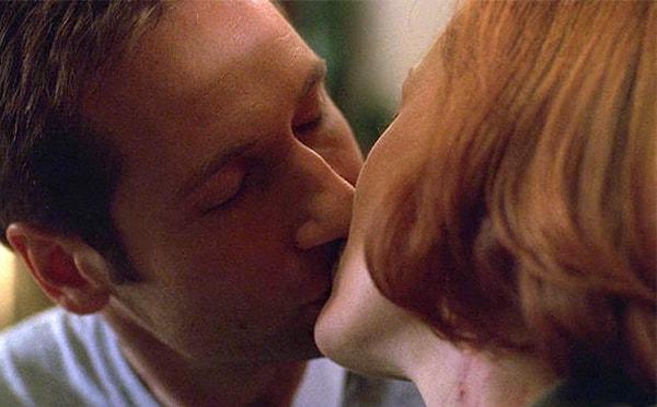 15. Scully & Mulder - The X-Files