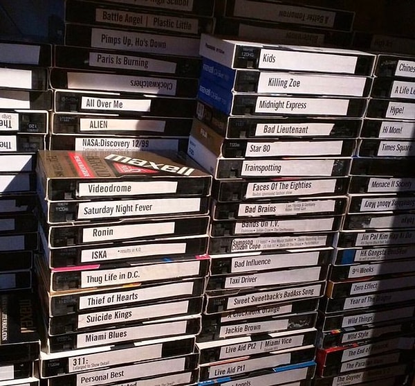 19. Найти нужную киношку в этой куче кассет никогда не было простым занятием