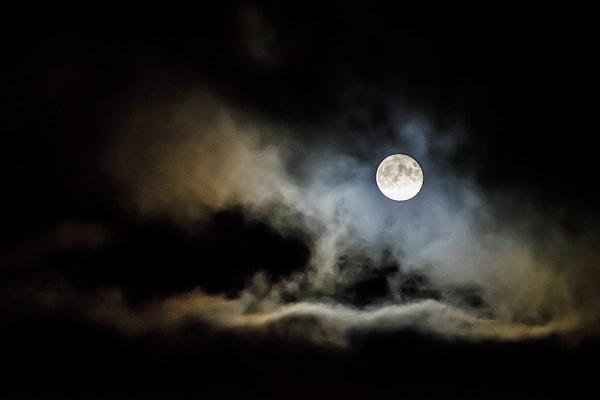 4. Ay parlakken kuzey ışıklarını görmeniz zorlaşabilir.
