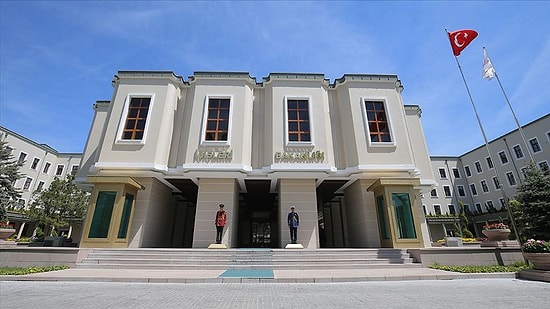 'Işıklar Yanıyor' Gerginliği Büyüyor: İçişleri Bakan Yardımcıları, AYM Üyesi Yıldırım'ı İstifaya Davet Etti