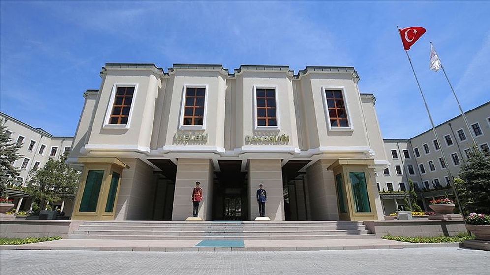 'Işıklar Yanıyor' Gerginliği Büyüyor: İçişleri Bakan Yardımcıları, AYM Üyesi Yıldırım'ı İstifaya Davet Etti