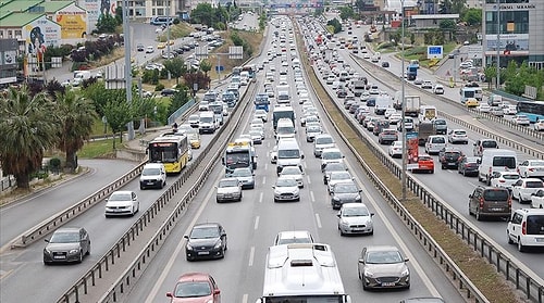 İstanbul'da Yolda Geçen 1 Saatin 45 Dakikası Trafikte Harcanıyor