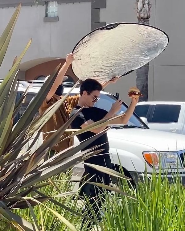 6. Чувак, это обычный гамбургер за 4 доллара