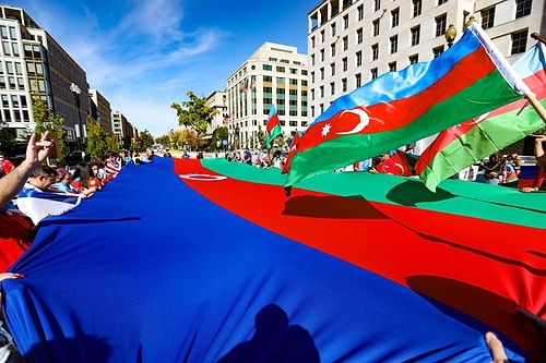 Beyaz Saray Önünde Azerbaycan'a Destek Mitingi Düzenlendi