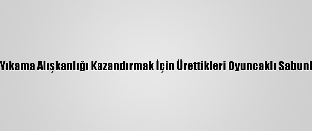 Çocuklara El Yıkama Alışkanlığı Kazandırmak İçin Ürettikleri Oyuncaklı Sabunları Dağıttılar
