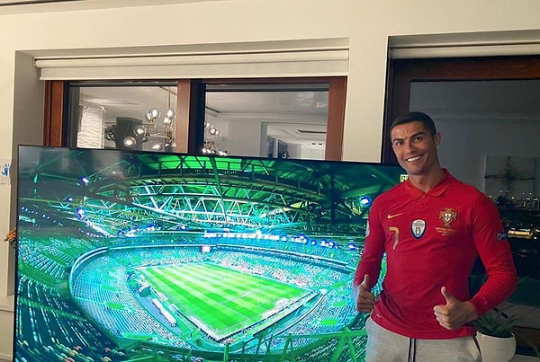 Знаменитый футболист после мероприятия отправился на карантин и накануне поделился этим снимком в своем Instagram-аккаунте.