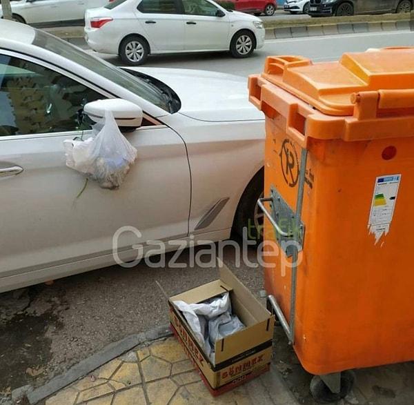 2. Birileri Gaziantep'te çöpün önüne park etmiş ve gününü görmüş.