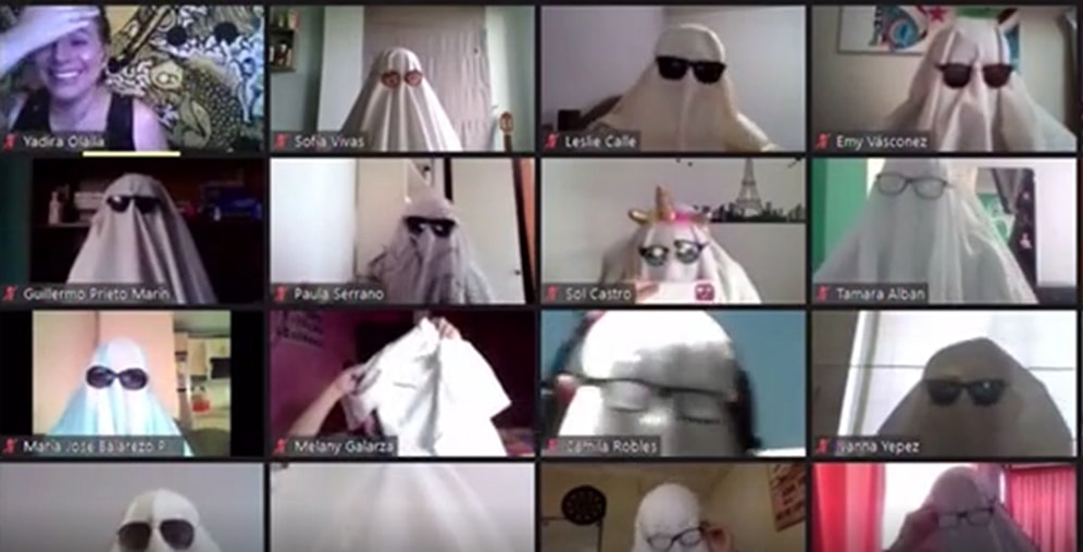 Zoom Üzerinden Yapılan Online Derse Hayalet Kostümü Giyerek Katılan Öğrencilerden Öğretmene Muhteşem Şaka