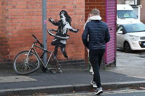 Banksy'nin Yeni Eseri 'Hulahop Çeviren Kız Çocuğu'