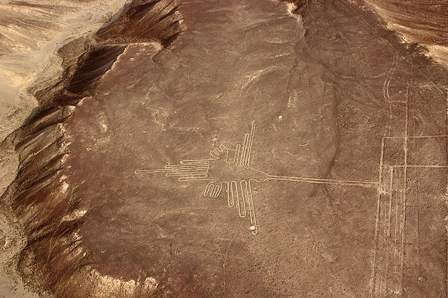 Nazca’da rastlanan figürlerin çoğu, yer seviyesinde zorlukla görülebildiği için ancak gökyüzünden bakıldığında tespit edilebiliyor.