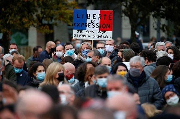 Place de la Republique'te binlerce kişi toplandı