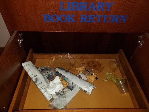 12. Kütüphanenin kitap teslim noktasını çöplüğe çeviren öğrenciler...