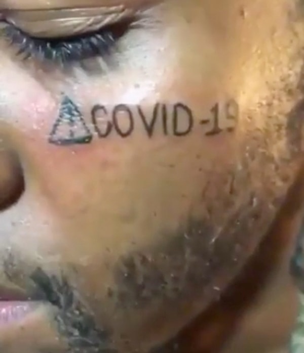 4. Мы готовы вручить этому несчастному награду за худшую татуировку в мире.