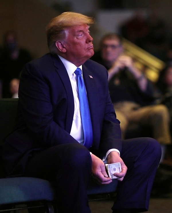 Было заявлено, что Трамп пожертвовал церкви около 160 долларов.