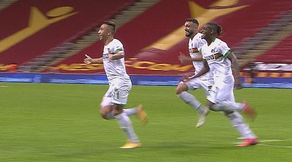 Bu sonuçla puanını 13'e yükselten Aytemiz Alanyaspor liderlik koltuğundaki yerini korurken, Galatasaray 7 puanda kaldı.