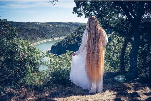 1. Девушку на фото зовут Стефани Классен (Stefanie Classen), и она живет в Германии.