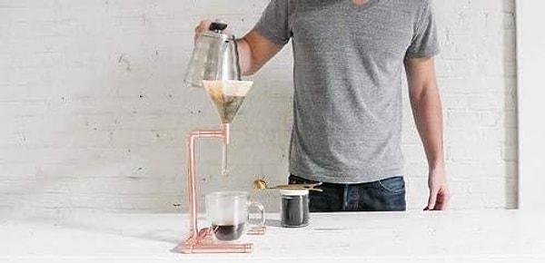 6. "Hem kahvemi yapayım, hem de deney yapıyormuş gibi olsun" diyorsanız bu set oldukça kullanışlı.