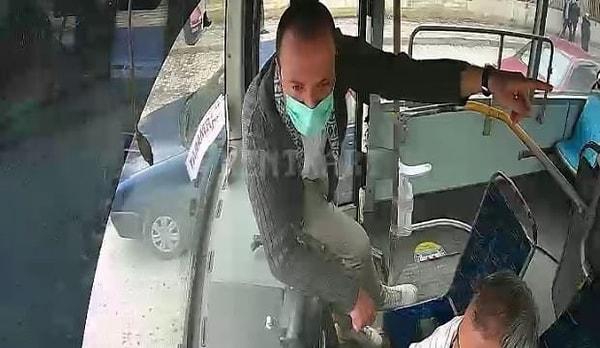 Gebze Arapçeşme ile Eskihisar Mahalleleri arasında sefer yapan Mustafa Pak'ın kullandığı özel halk otobüsü, Güzeller Mahallesi'ne geldiği sırada, bir yolcu inmek istediğini söyledi.