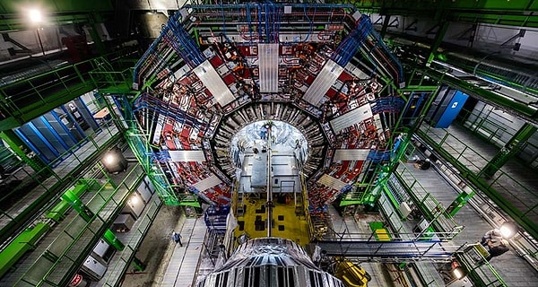 CERN'deki deneylerde görevli