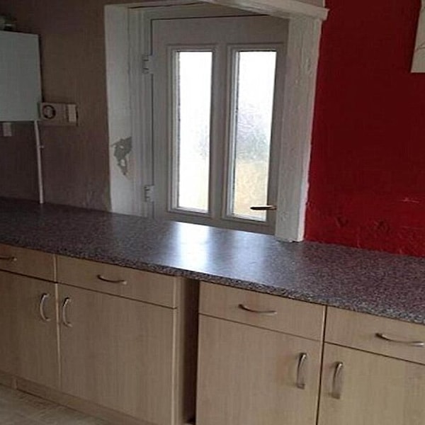 17. Есть шанс, что дверь хотя бы открывается наружу, а не внутрь...