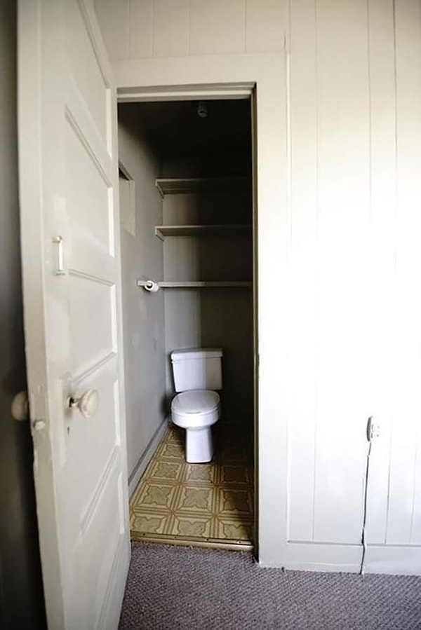 20. У кого скелеты в шкафу, а у кого - унитаз.